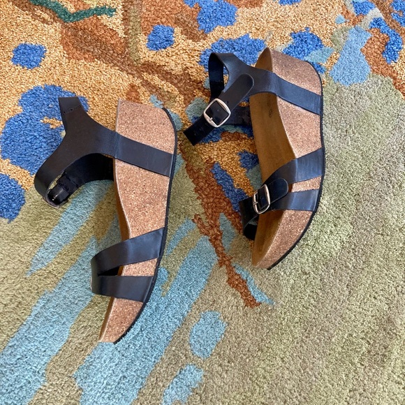 ERIC MICHAEL Leather Whitney Wedge
-size 41 - Picture 2 of 8